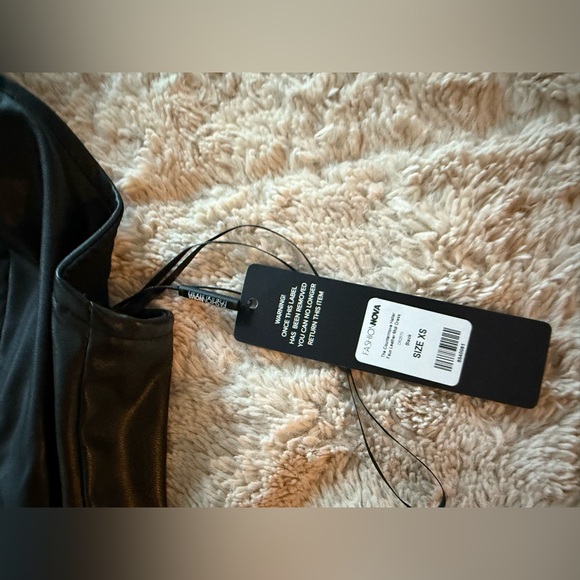 Elegant Black Halter Dress sexy stunning leather glossy look Bodycon slimming - Picture 6 of 12